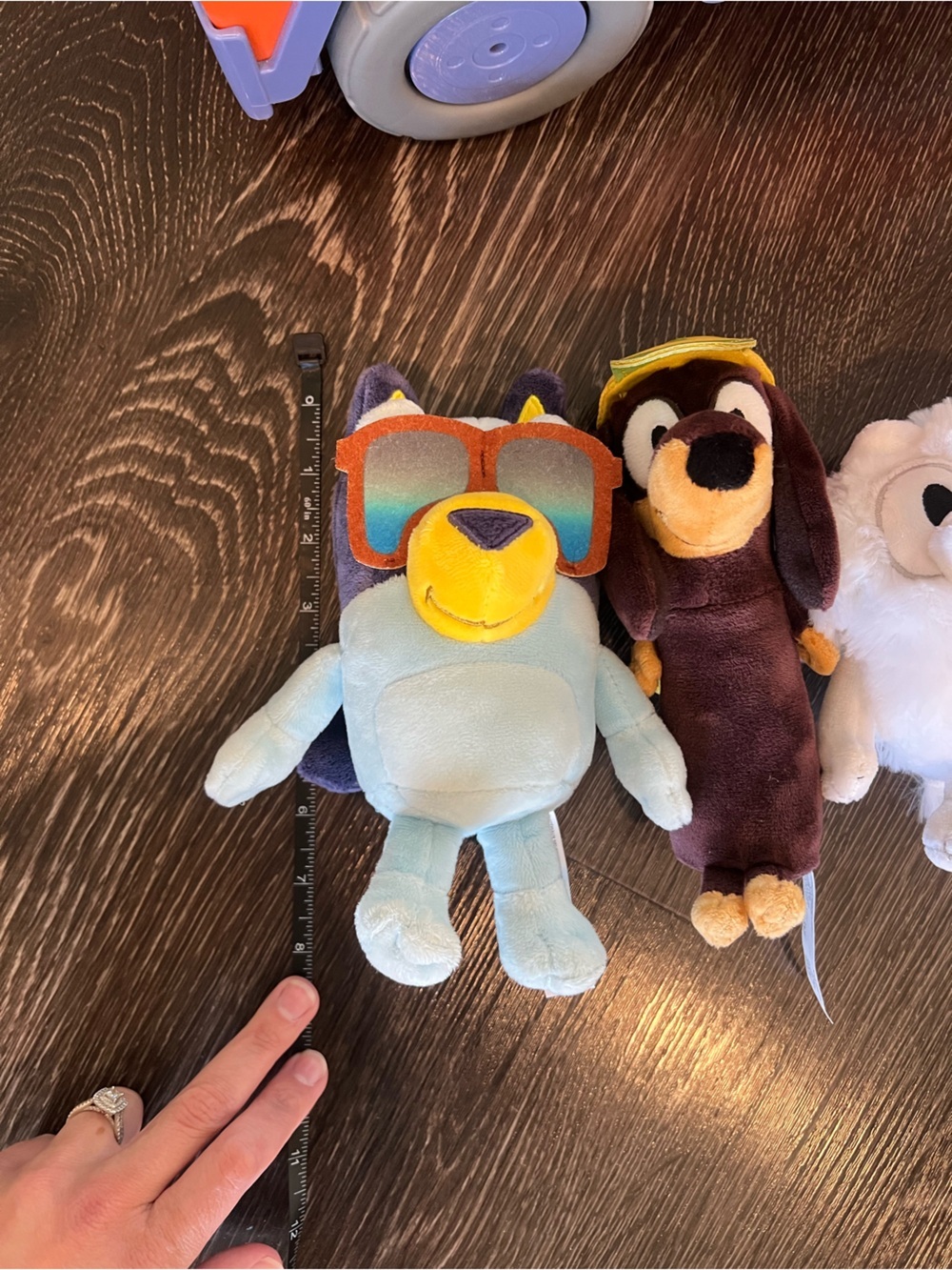 Bluey Car with Friends - Picture 6 of 12